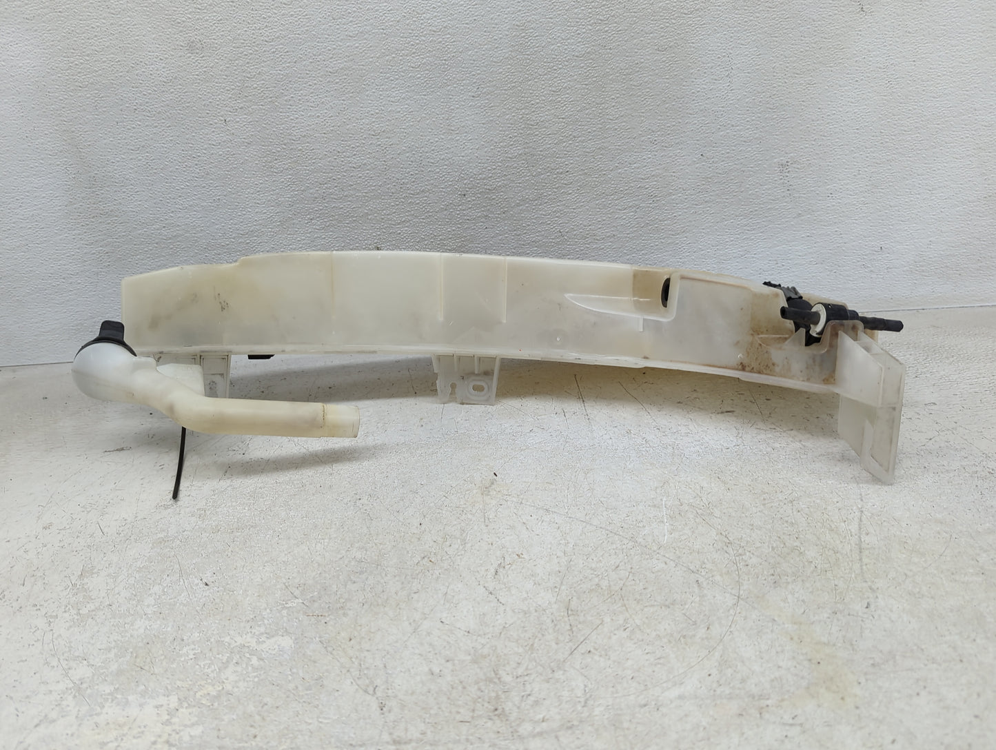 2010-2016 Cadillac Srx Radiator Coolant Overflow Expansion Tank Bottle 1393644 - Oemusedautoparts1.com