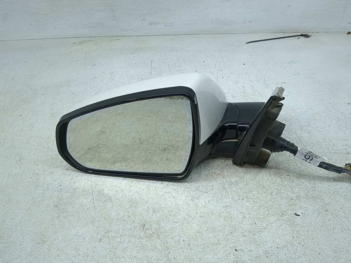 2010 Cadillac Srx Driver Side View Mirror - Left Door Mirror OEM Used - Oemusedautoparts1.com