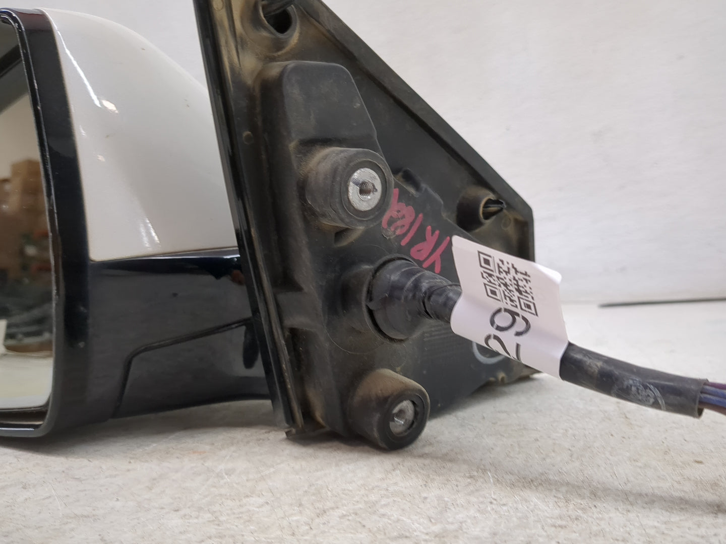 2010 Cadillac Srx Driver Side View Mirror - Left Door Mirror OEM Used - Oemusedautoparts1.com
