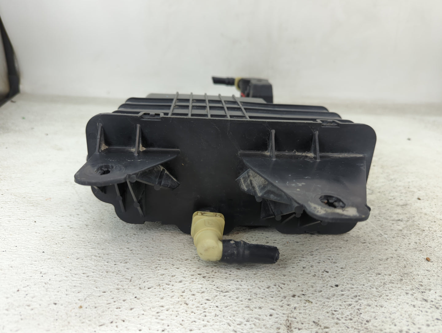2010 Cadillac Srx Fuel Vapor Charcoal Canister - Oemusedautoparts1.com