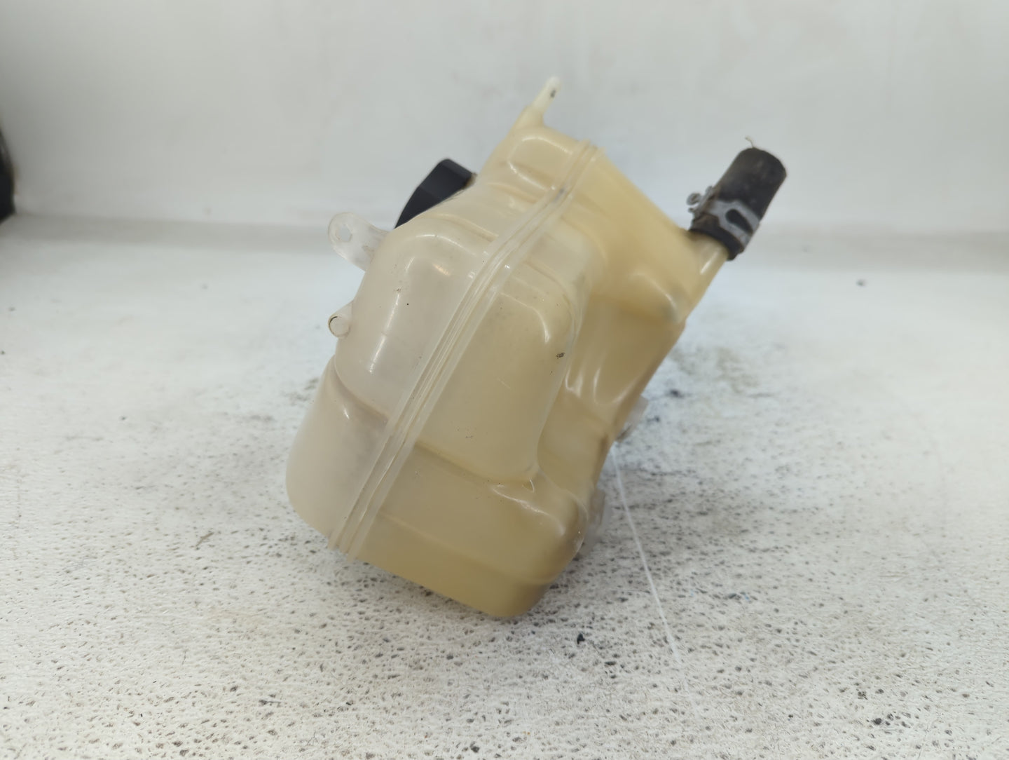 2010-2014 Cadillac Srx Windshield Washer Fluid Reservoir Bottle Oem - Oemusedautoparts1.com