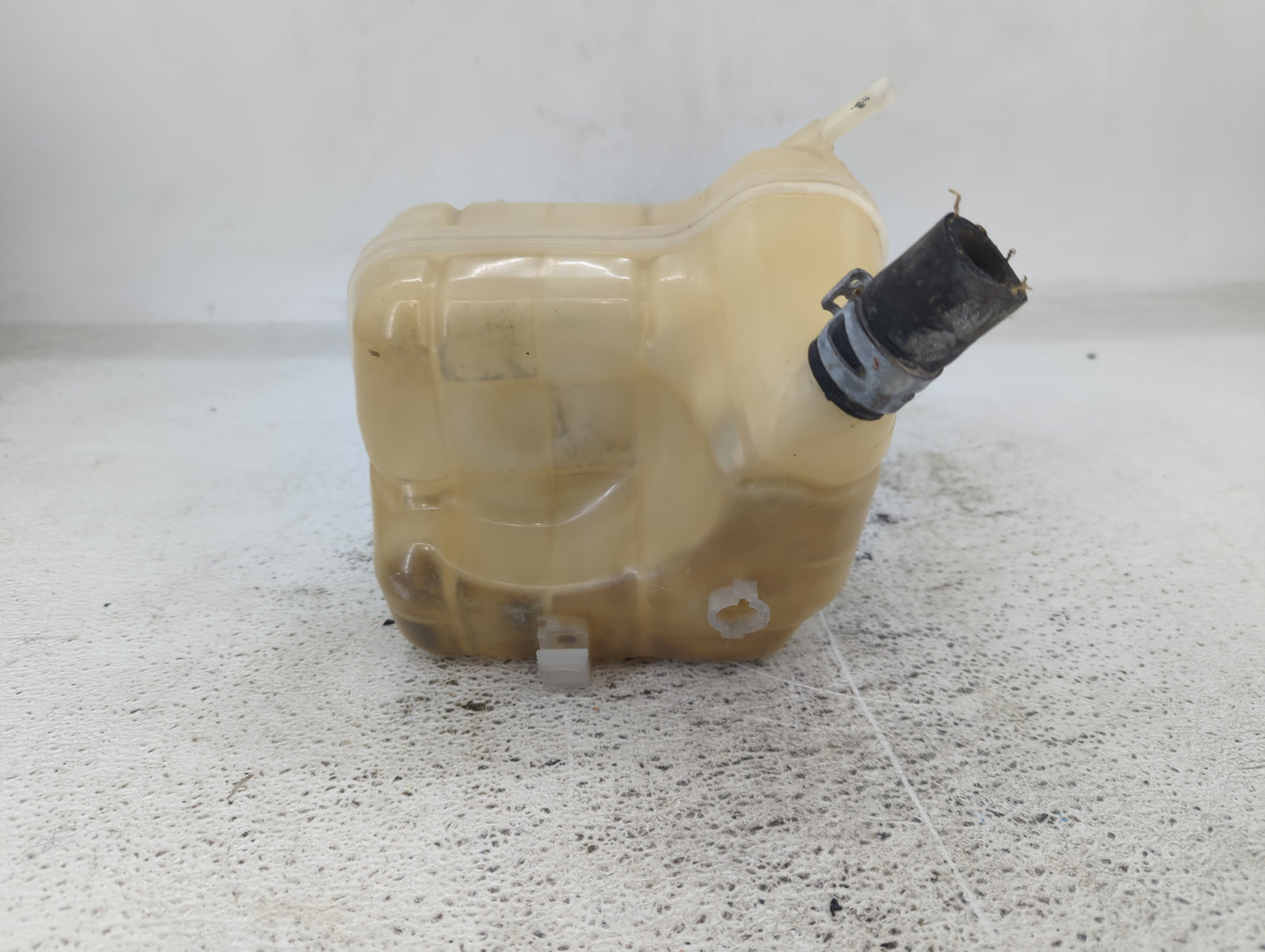 2010-2014 Cadillac Srx Windshield Washer Fluid Reservoir Bottle Oem - Oemusedautoparts1.com