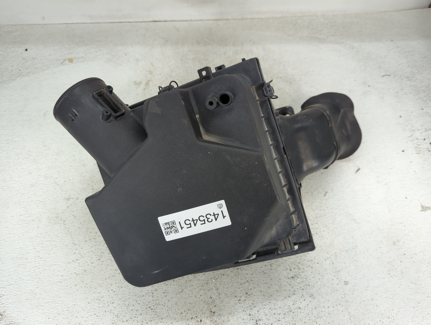 2010-2011 Cadillac Srx Air Cleaner Intake-duct Hose Tube 1435451 - Oemusedautoparts1.com
