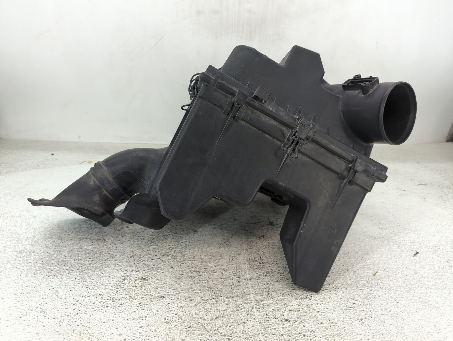 2010-2011 Cadillac Srx Air Cleaner Intake-duct Hose Tube 1435451 - Oemusedautoparts1.com