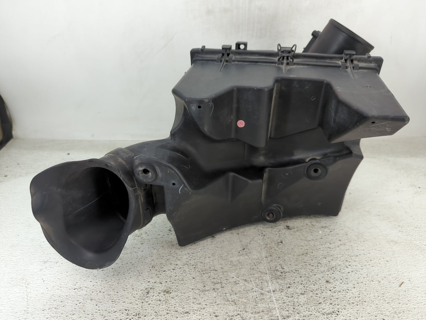2010-2011 Cadillac Srx Air Cleaner Intake-duct Hose Tube 1435451 - Oemusedautoparts1.com
