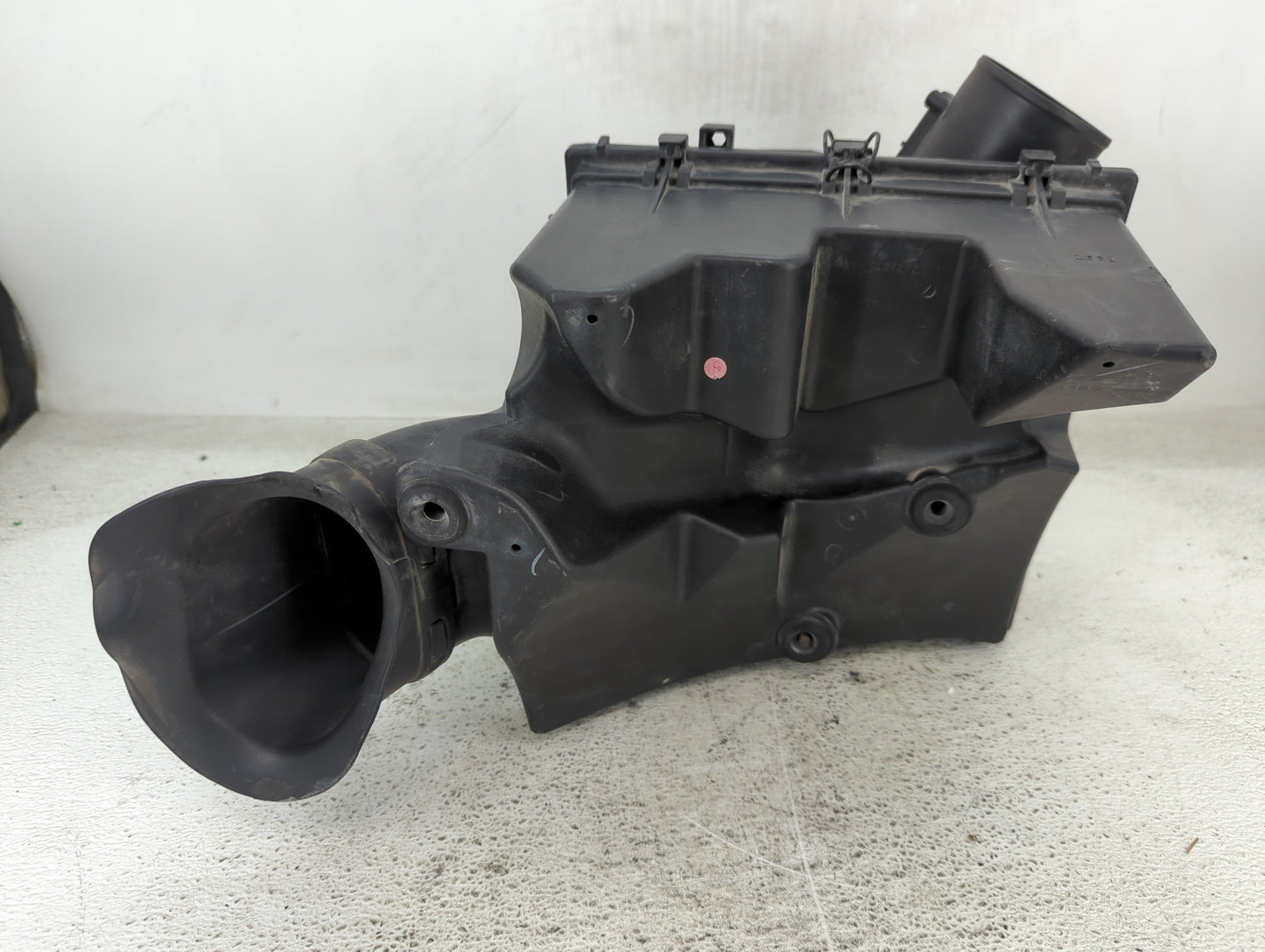 2010-2011 Cadillac Srx Air Cleaner Intake-duct Hose Tube 1435451 - Oemusedautoparts1.com