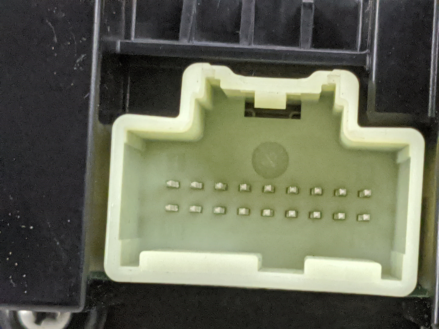 2010-2010 Cadillac Srx Radio Control Panel 1476426 - Oemusedautoparts1.com
