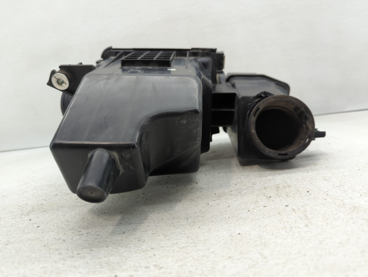 2010-2011 Cadillac Srx Air Cleaner Intake-duct Hose Tube - Oemusedautoparts1.com