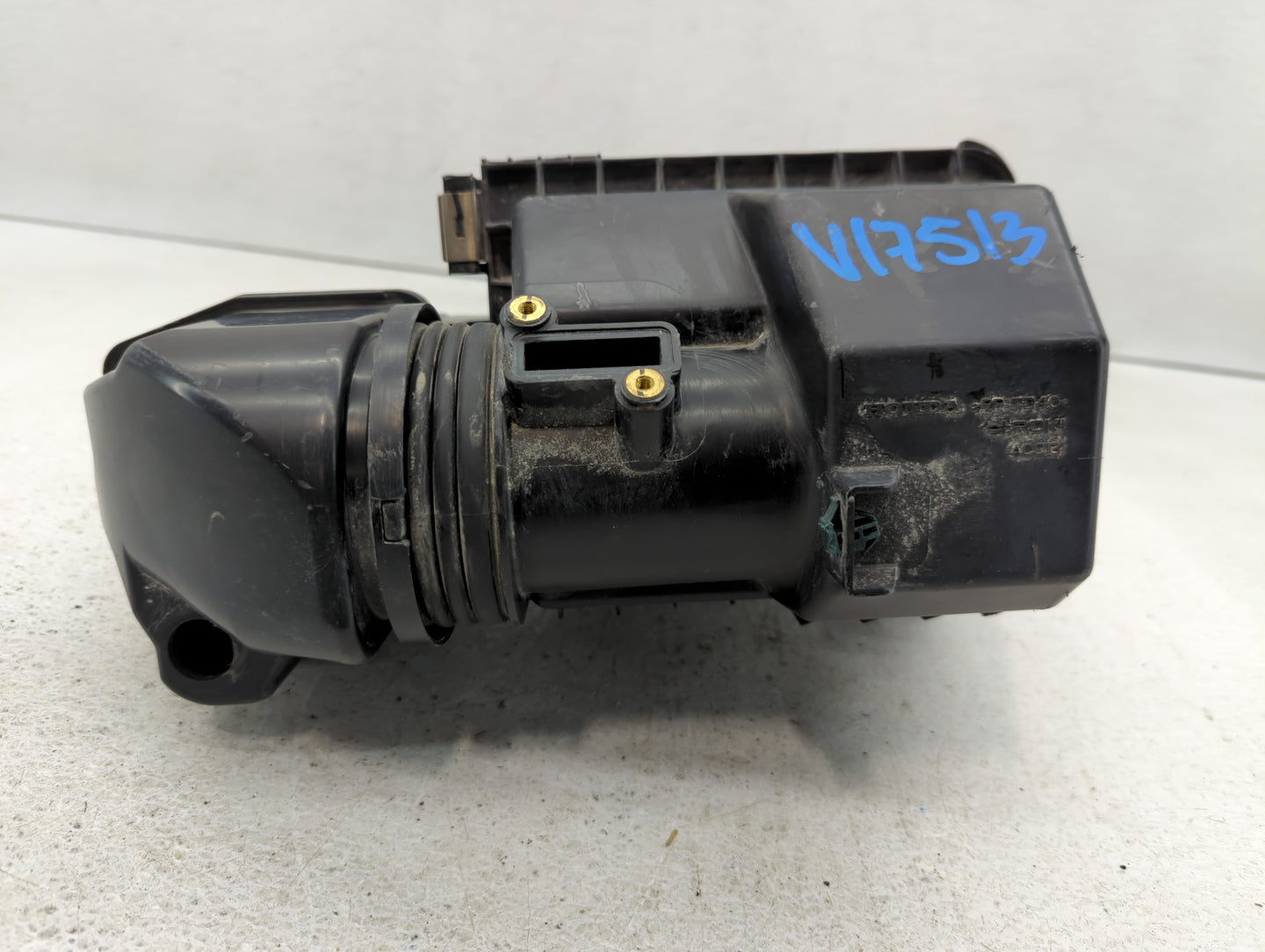 2010-2011 Cadillac Srx Air Cleaner Intake-duct Hose Tube - Oemusedautoparts1.com