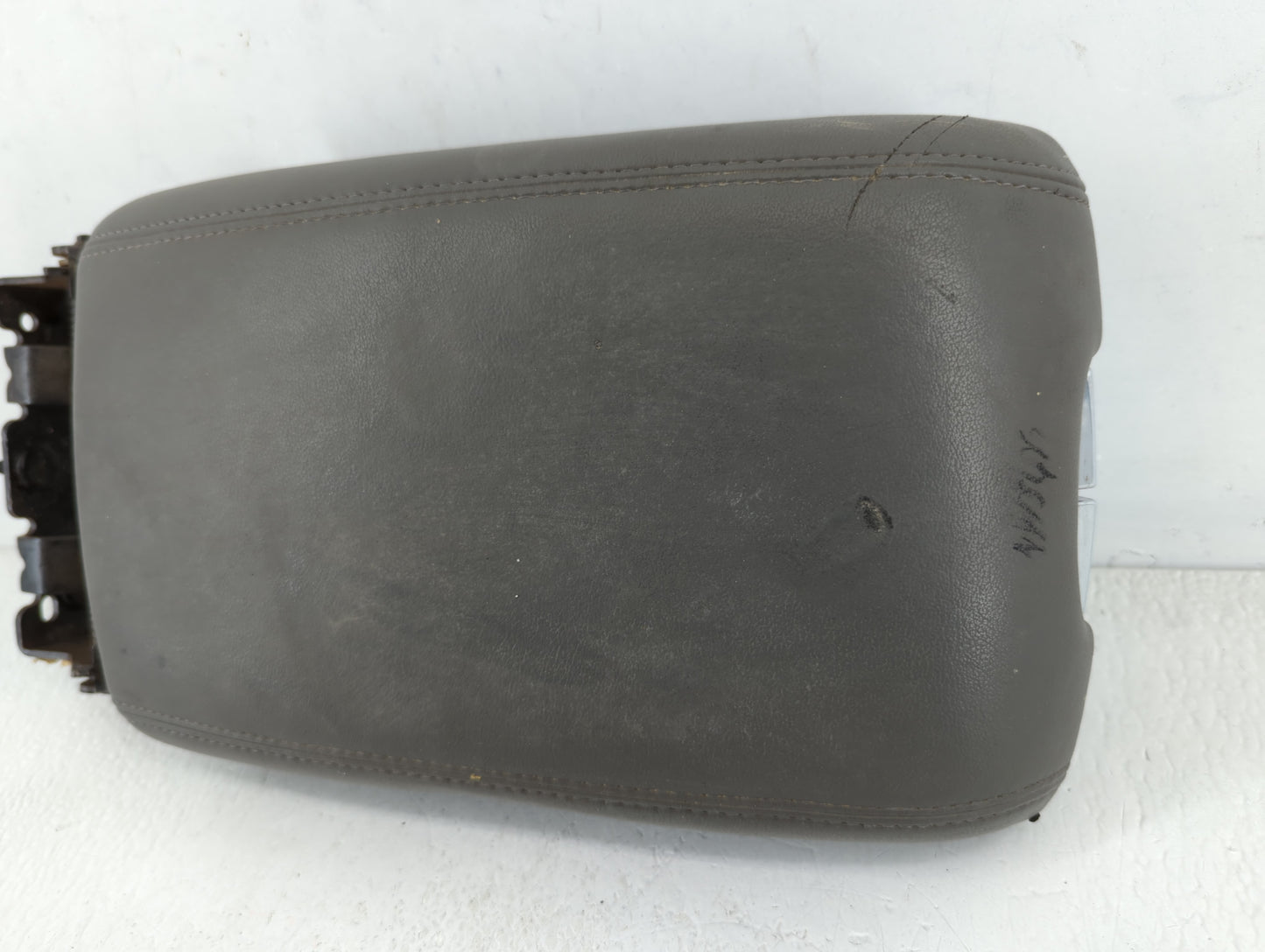 2010-2010 Cadillac Srx Center Console Armrest Cover Lid Brown - Oemusedautoparts1.com