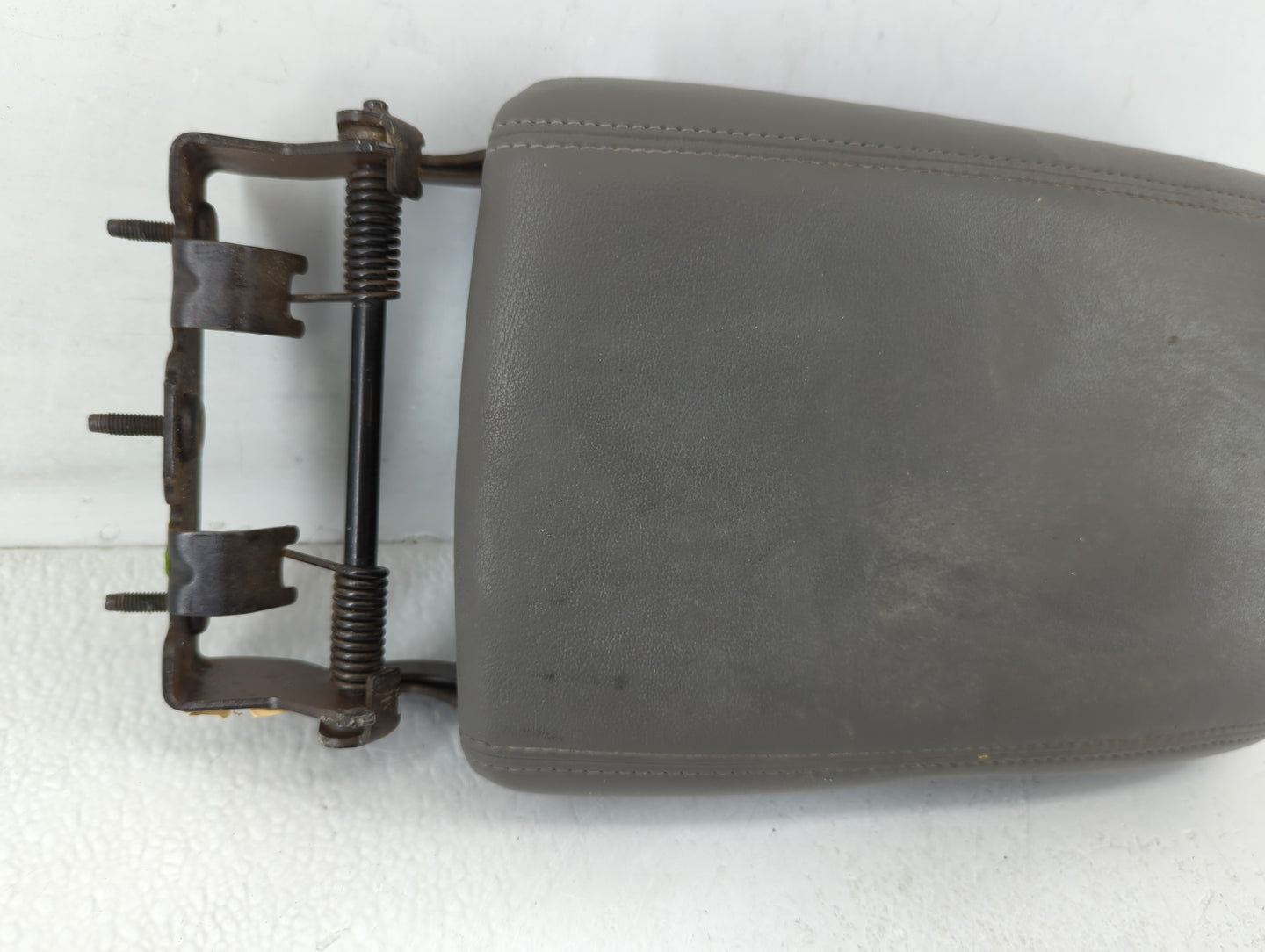 2010-2010 Cadillac Srx Center Console Armrest Cover Lid Brown - Oemusedautoparts1.com