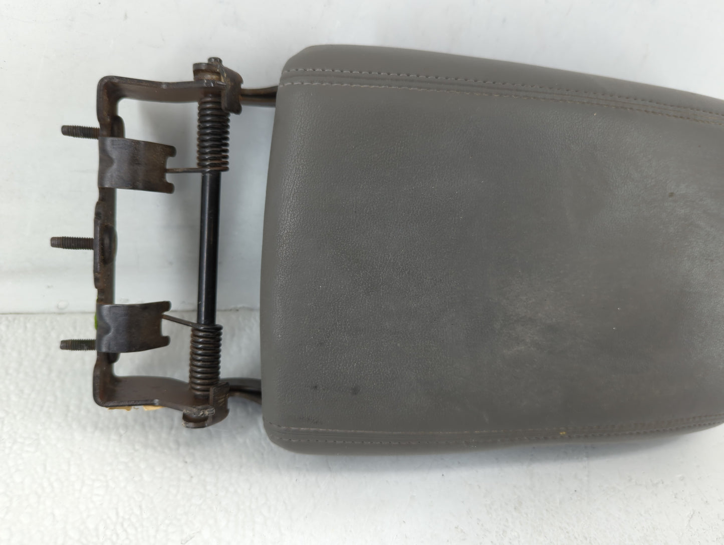 2010-2010 Cadillac Srx Center Console Armrest Cover Lid Brown - Oemusedautoparts1.com