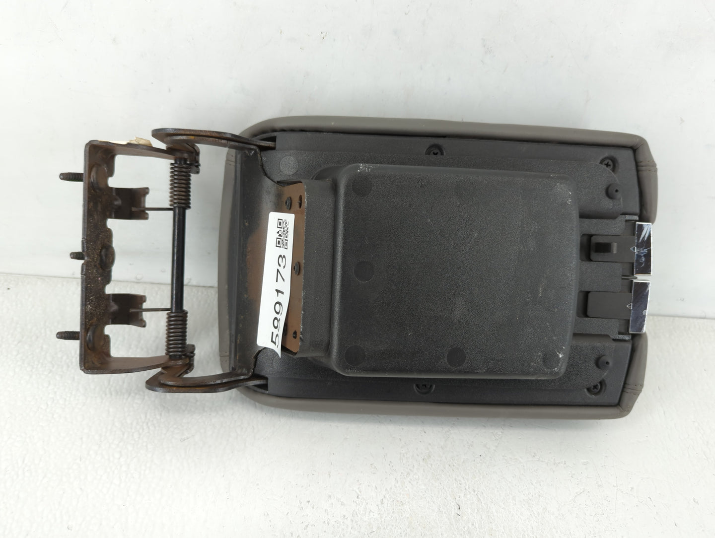 2010-2010 Cadillac Srx Center Console Armrest Cover Lid Brown - Oemusedautoparts1.com