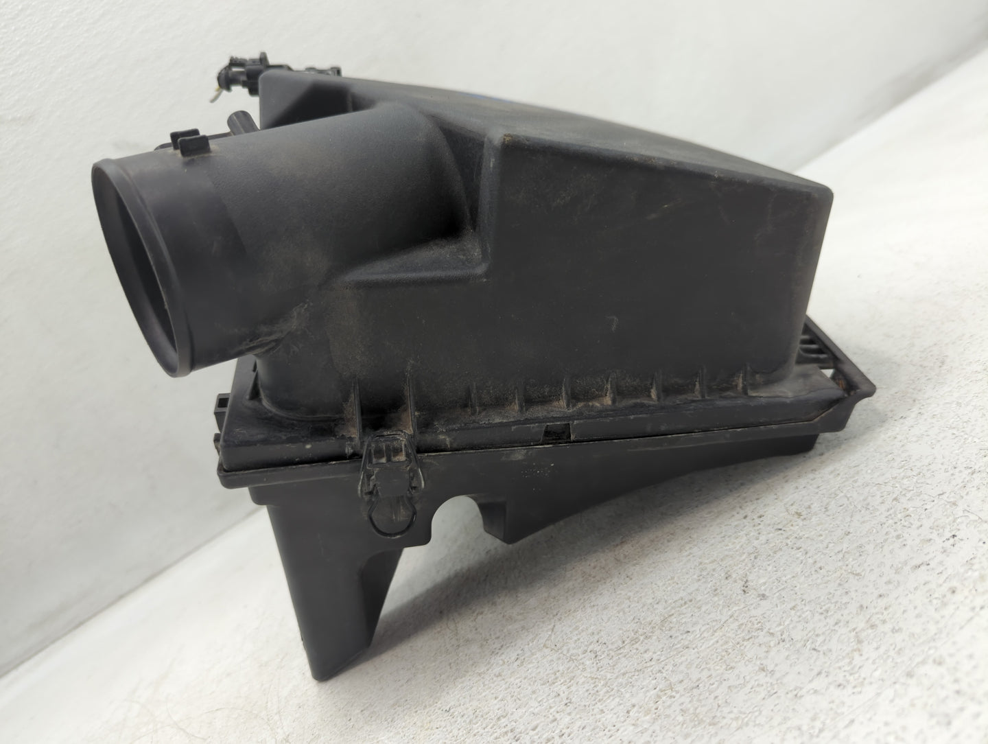 2010-2011 Cadillac Srx Air Cleaner Intake-duct Hose Tube - Oemusedautoparts1.com