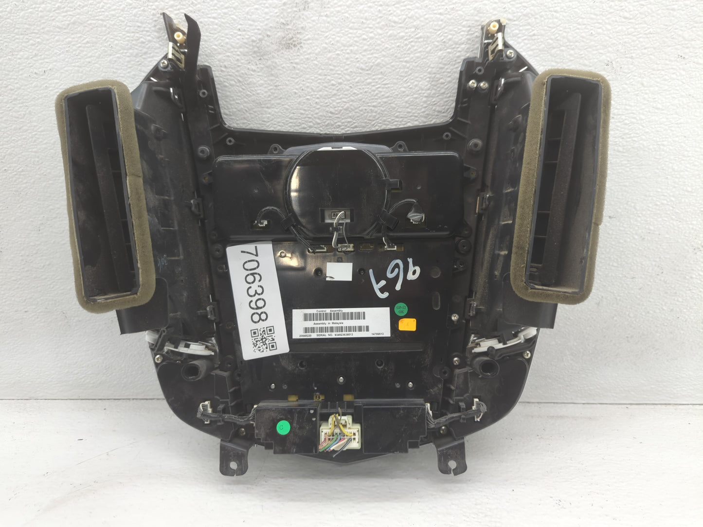2010-2010 Cadillac Srx Radio Control Panel 706398 - Oemusedautoparts1.com