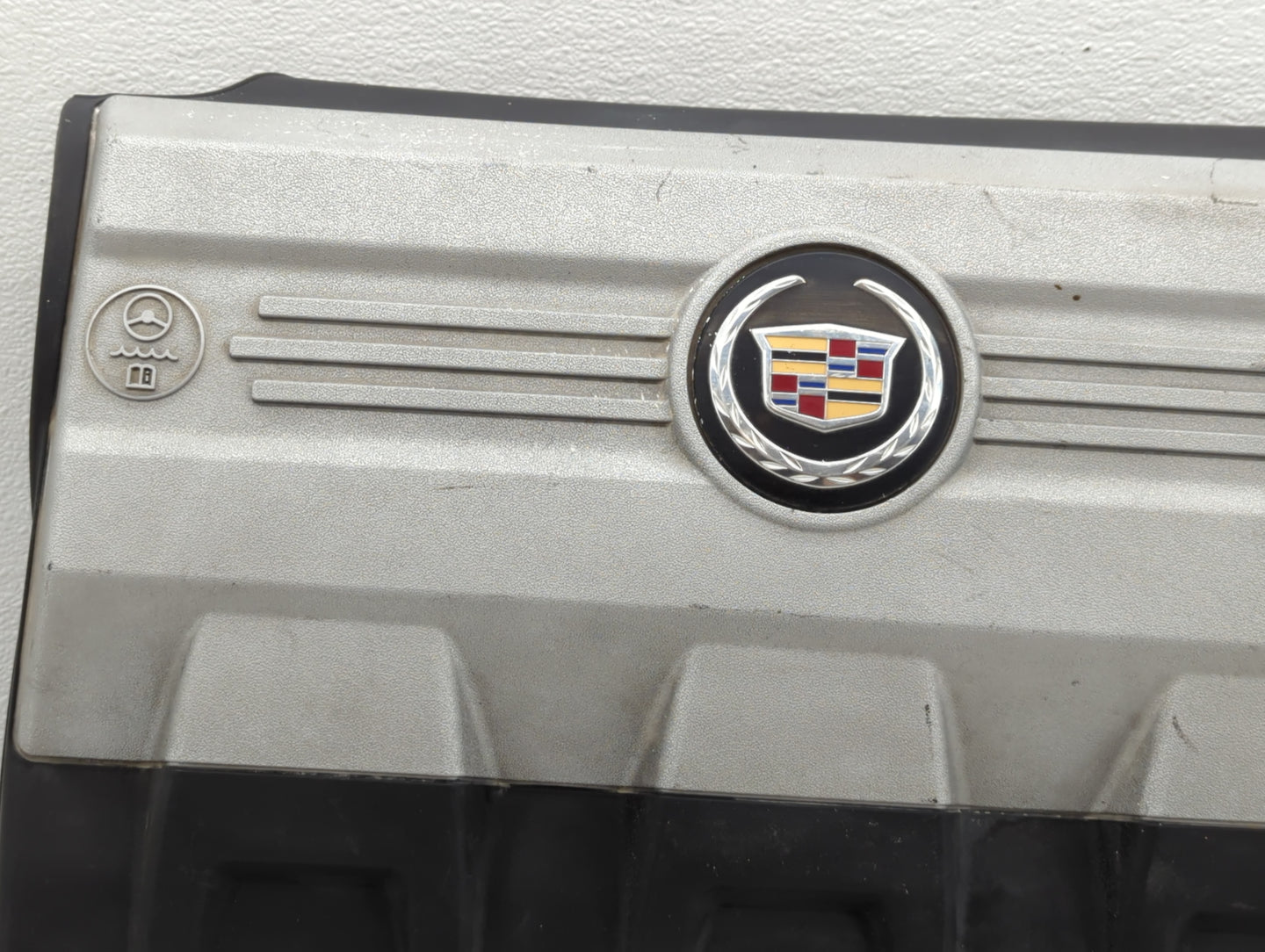 2010 Cadillac Srx Engine Cover - Oemusedautoparts1.com