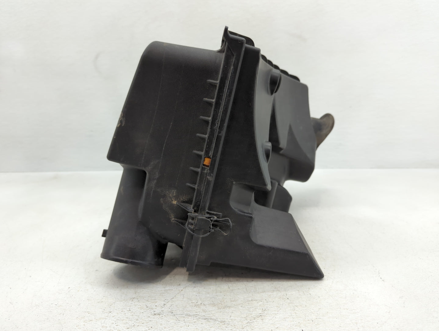 2010 Cadillac Srx Air Cleaner Intake-duct Hose Tube - Oemusedautoparts1.com