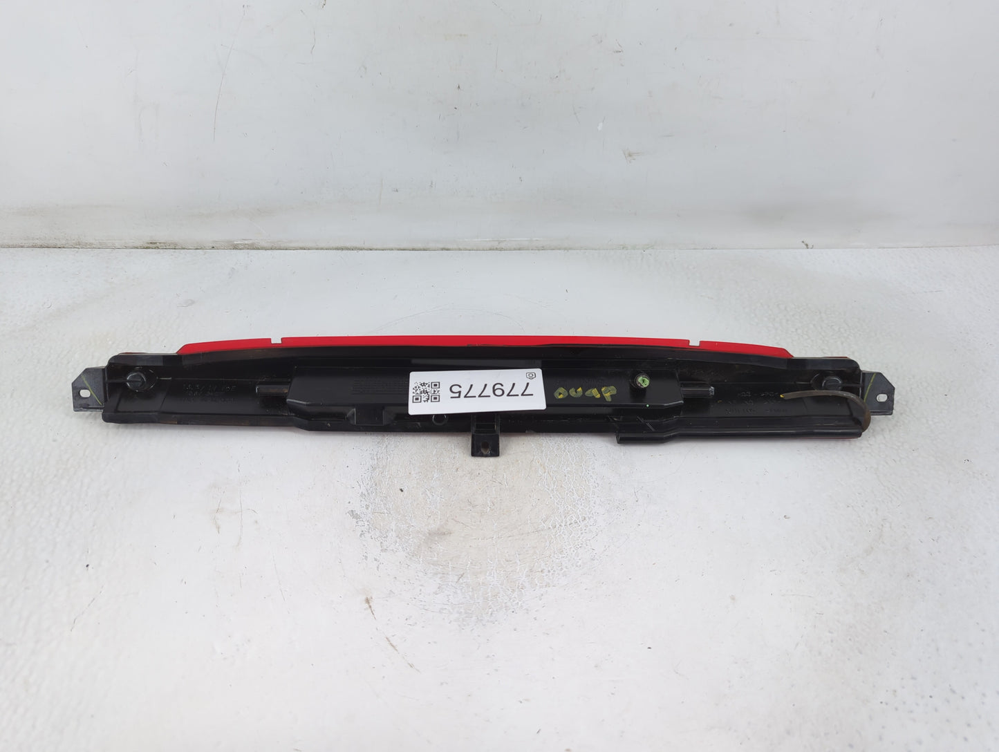 2010 Chevrolet Avalanche Third Brake Light Tail Light P/N:15120540 Fits OEM Used Auto Parts - Oemusedautoparts1.com