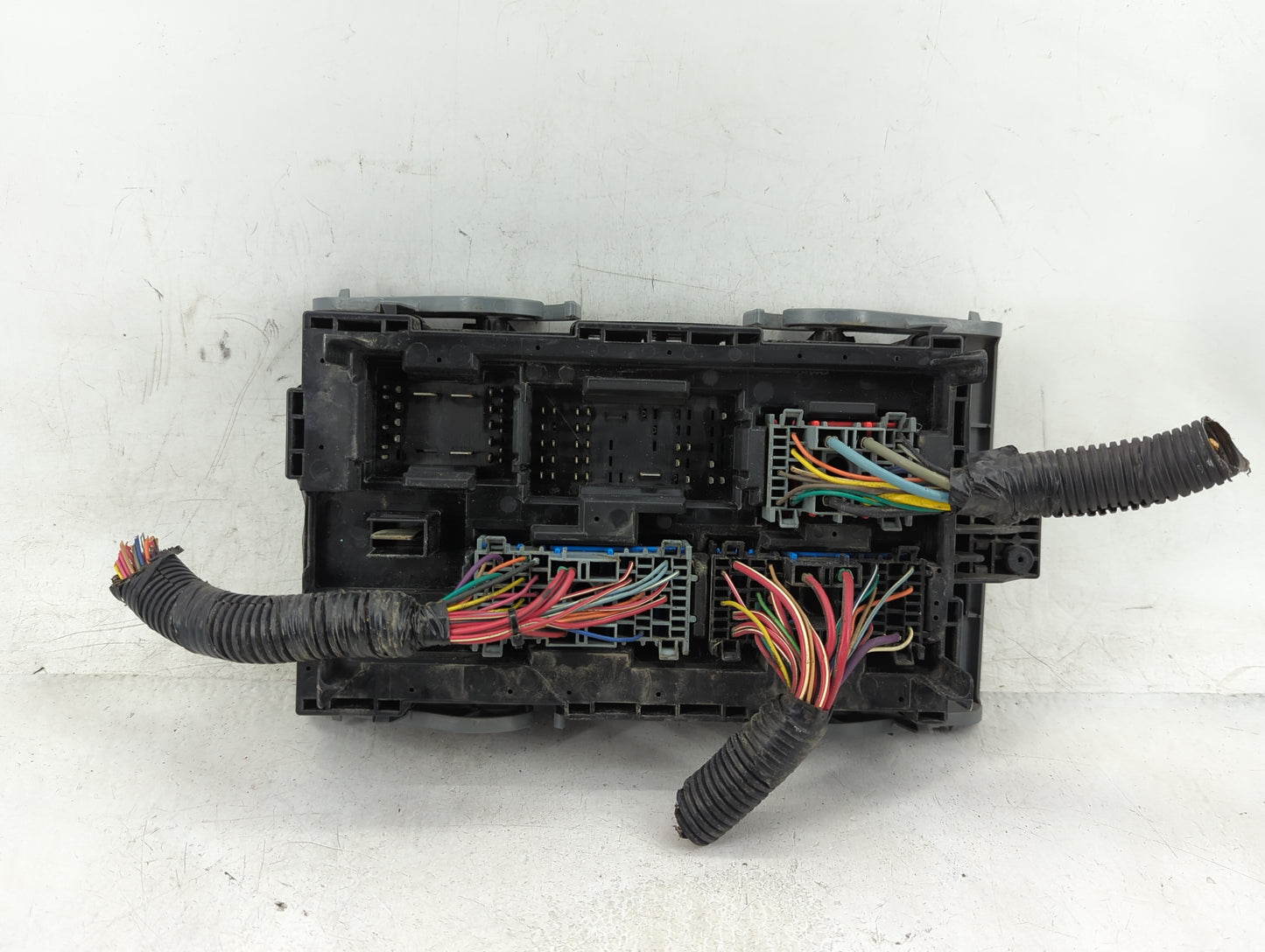 2010 Chevrolet Avalanche 1500 Fusebox Fuse Box Panel Relay Module P/N:25941368 01 Fits Fits 2011 2012 2013 2014 OEM Used Aut