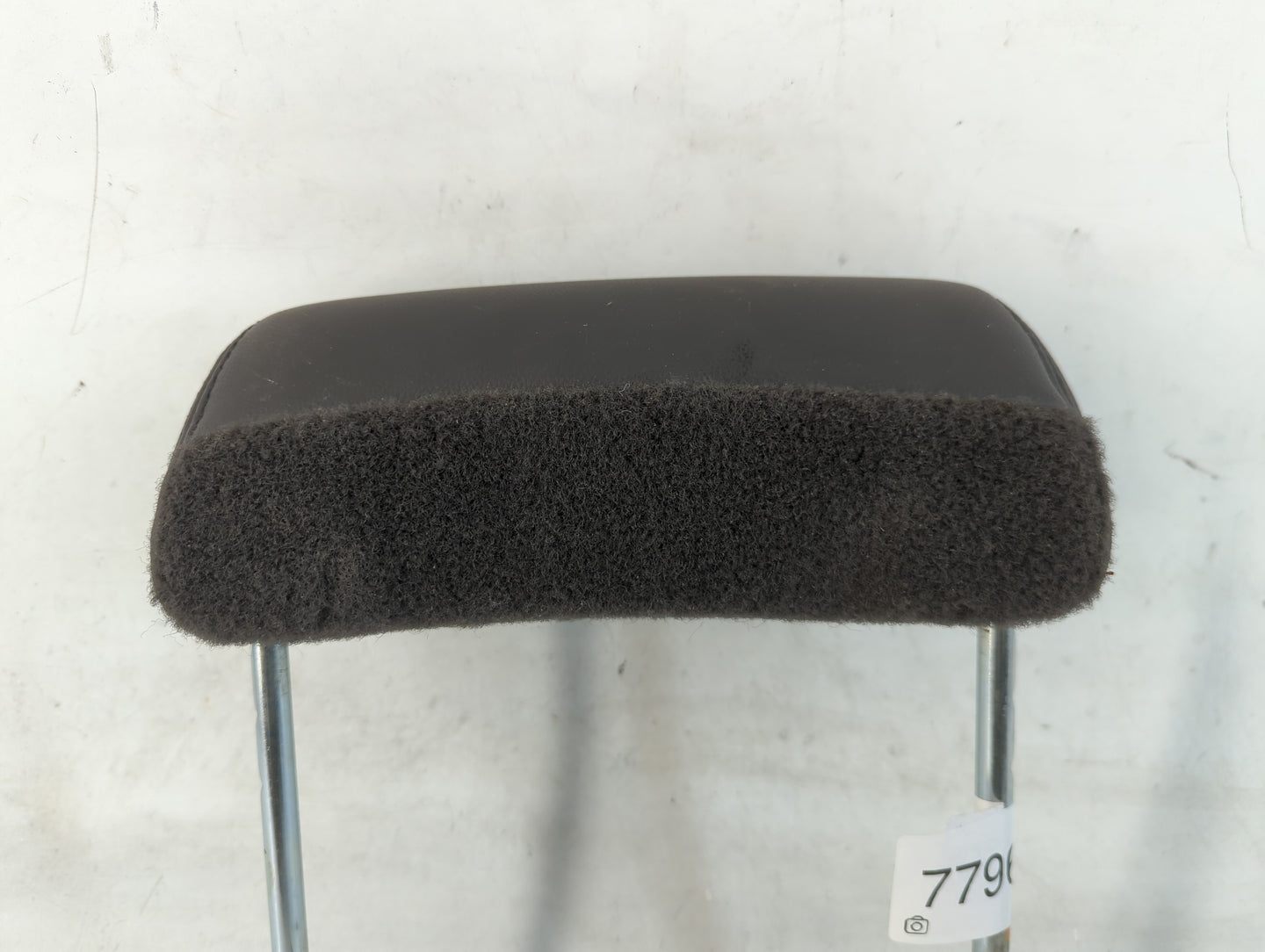 2010 Chevrolet Avalanche 1500 Headrest Head Rest Front Driver Passenger Seat Fits Fits 2011 OEM Used Auto Parts - Oemusedaut