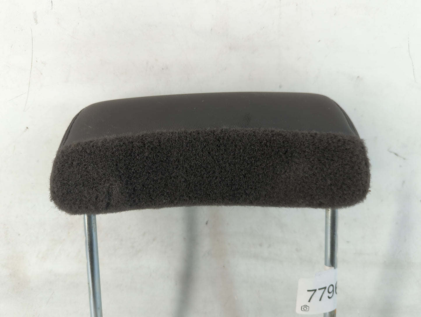 2010 Chevrolet Avalanche 1500 Headrest Head Rest Front Driver Passenger Seat Fits Fits 2011 OEM Used Auto Parts - Oemusedaut