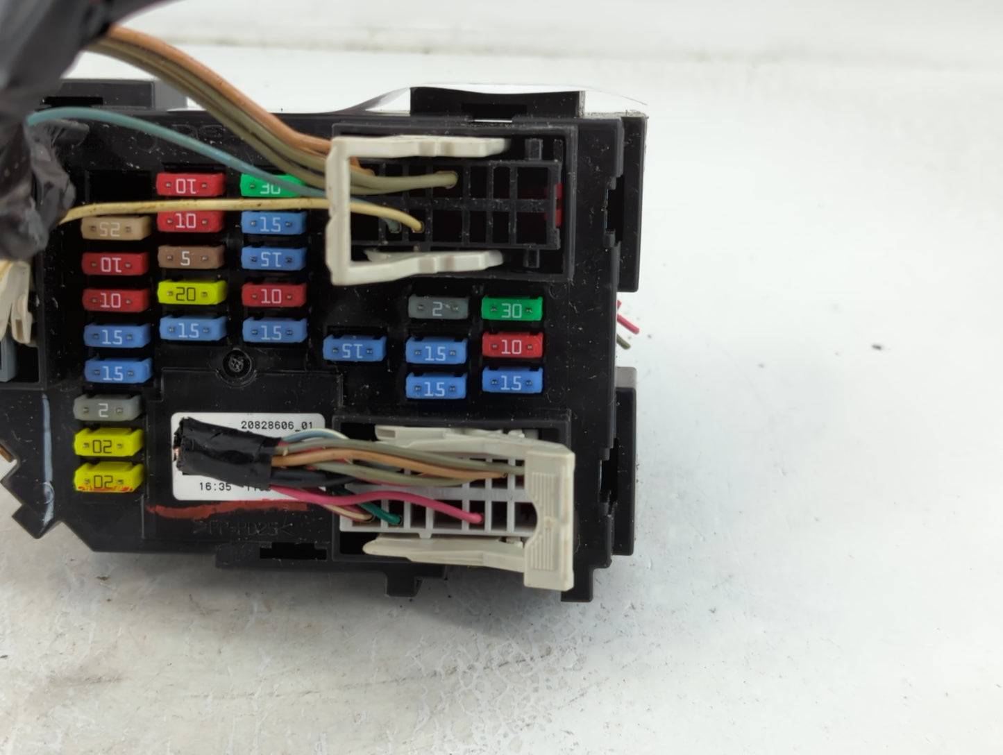 2010 Chevrolet Avalanche 1500 Fusebox Fuse Box Panel Relay Module P/N:PP-PD25 Fits Fits 2011 2012 2013 2014 OEM Used Auto Pa