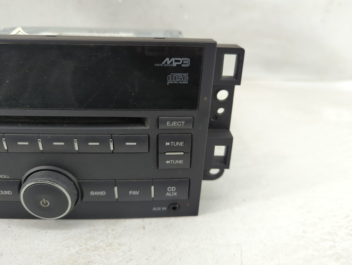 2009-2010 Chevrolet Aveo Radio AM FM Cd Player Receiver Replacement P/N:AGC-7110TA-EZ Fits Fits 2009 2010 OEM Used Auto Part