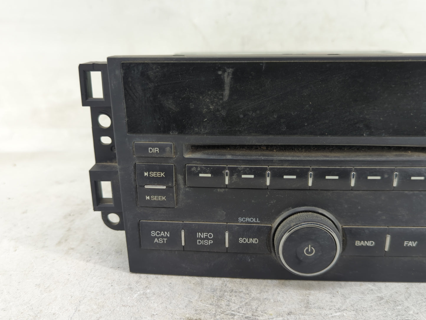 2010-2011 Chevrolet Aveo Radio AM FM Cd Player Receiver Replacement P/N:95981815 Fits Fits 2010 2011 OEM Used Auto Parts - O