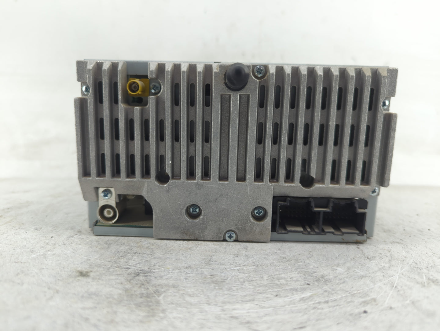 2010-2011 Chevrolet Aveo Radio AM FM Cd Player Receiver Replacement P/N:95981815 Fits Fits 2010 2011 OEM Used Auto Parts - O