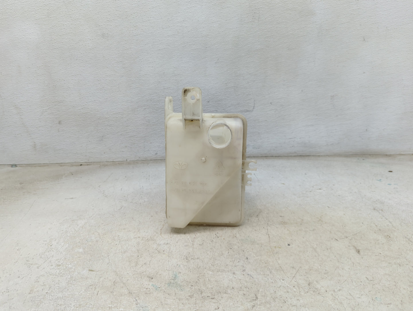2009-2011 Chevrolet Aveo Windshield Washer Fluid Reservoir Bottle Oem 1474082 - Oemusedautoparts1.com