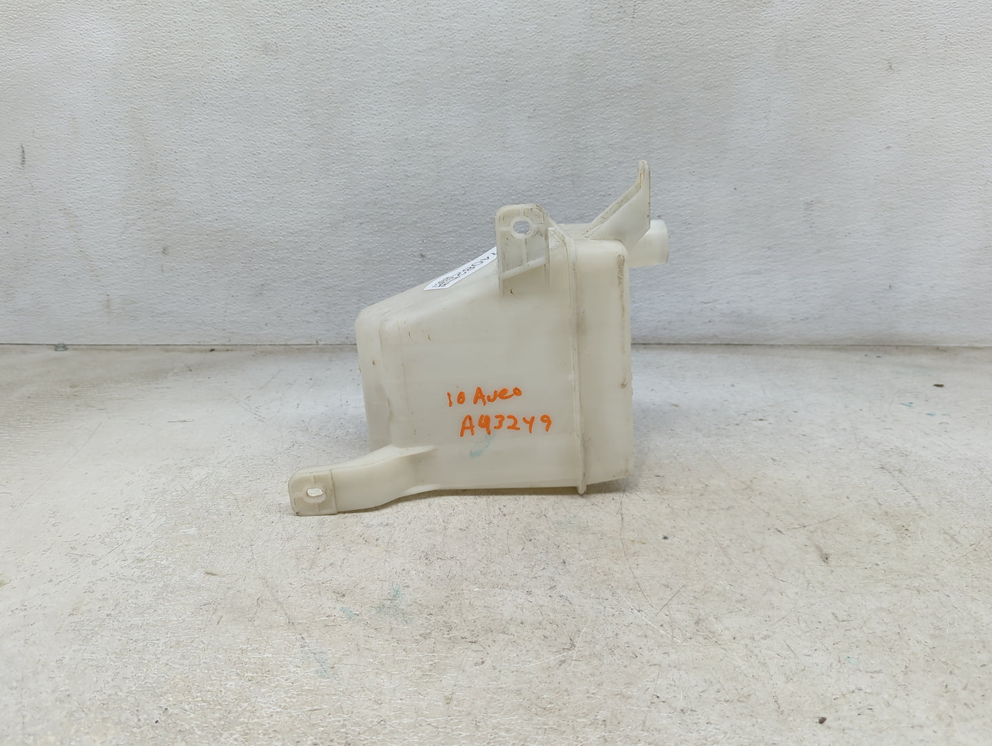 2009-2011 Chevrolet Aveo Windshield Washer Fluid Reservoir Bottle Oem 1474082 - Oemusedautoparts1.com