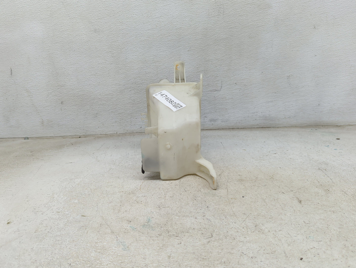 2009-2011 Chevrolet Aveo Windshield Washer Fluid Reservoir Bottle Oem 1474082 - Oemusedautoparts1.com