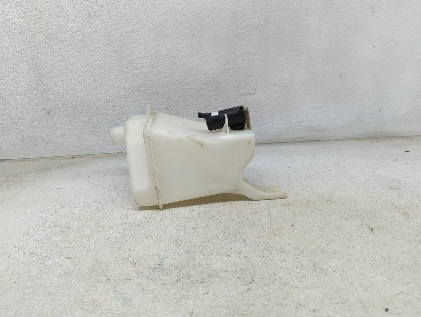 2009-2011 Chevrolet Aveo Windshield Washer Fluid Reservoir Bottle Oem 1474082 - Oemusedautoparts1.com