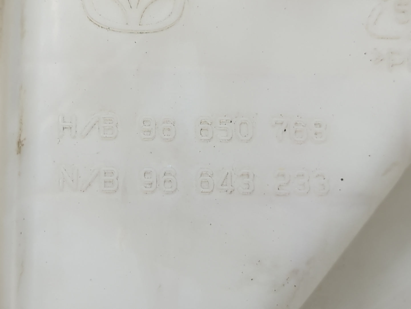 2009-2011 Chevrolet Aveo Windshield Washer Fluid Reservoir Bottle Oem 1474082 - Oemusedautoparts1.com