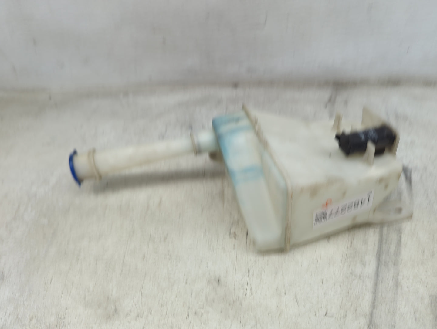 2009-2011 Chevrolet Aveo Windshield Washer Fluid Reservoir Bottle 1482277 - Oemusedautoparts1.com