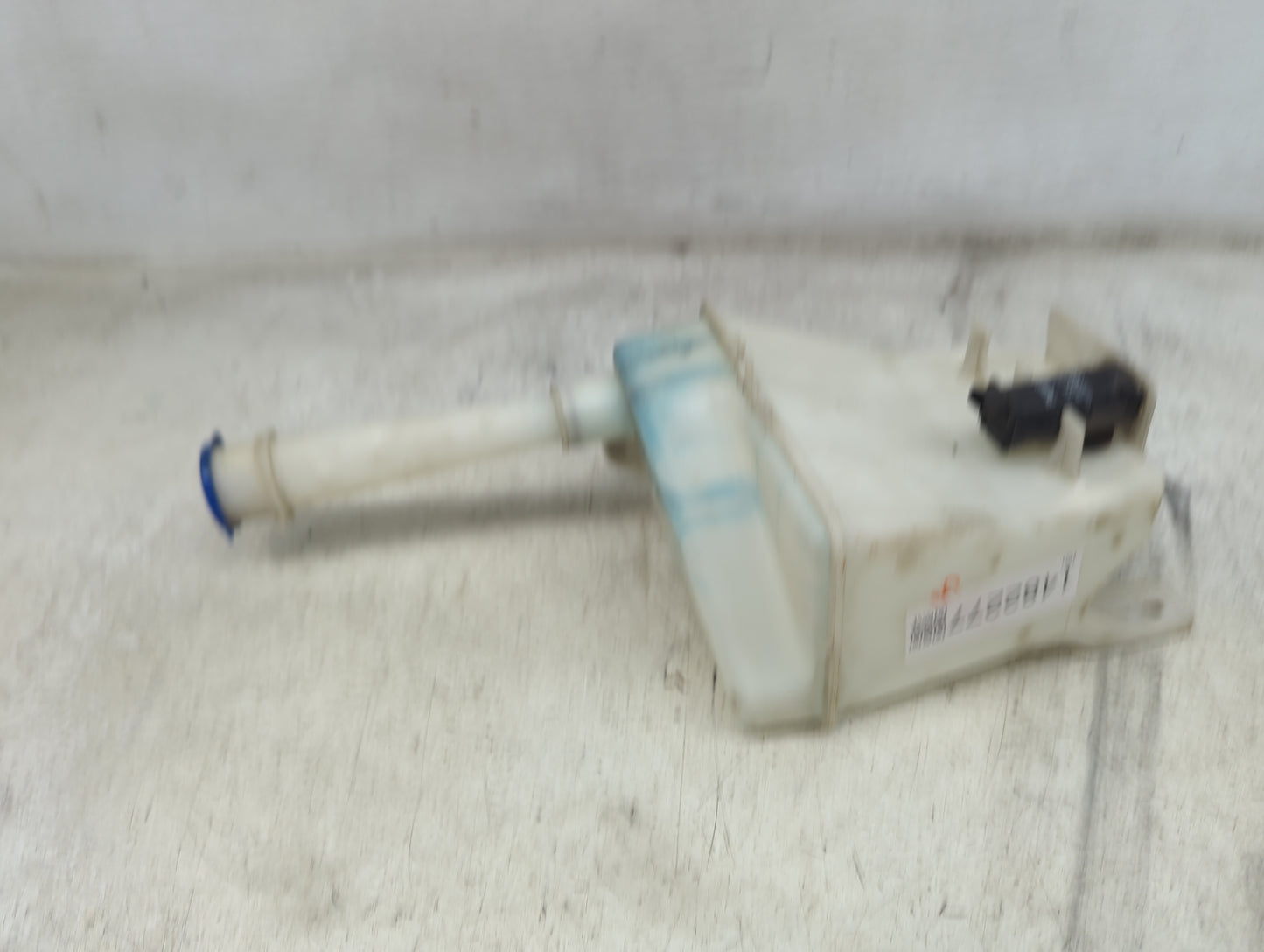2009-2011 Chevrolet Aveo Windshield Washer Fluid Reservoir Bottle 1482277 - Oemusedautoparts1.com