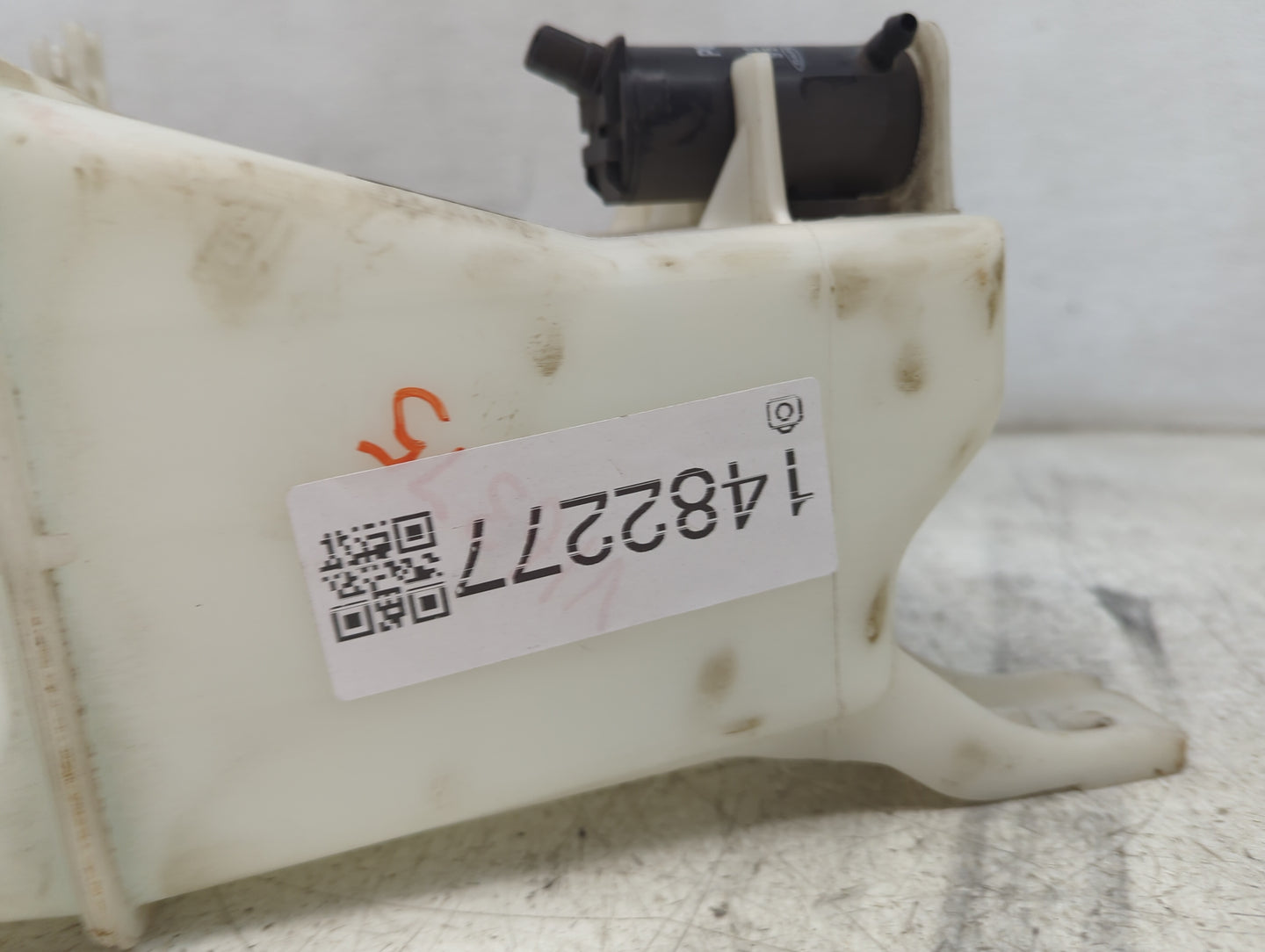 2009-2011 Chevrolet Aveo Windshield Washer Fluid Reservoir Bottle 1482277 - Oemusedautoparts1.com