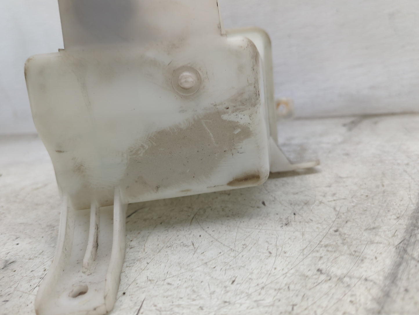 2009-2011 Chevrolet Aveo Windshield Washer Fluid Reservoir Bottle 1482277 - Oemusedautoparts1.com