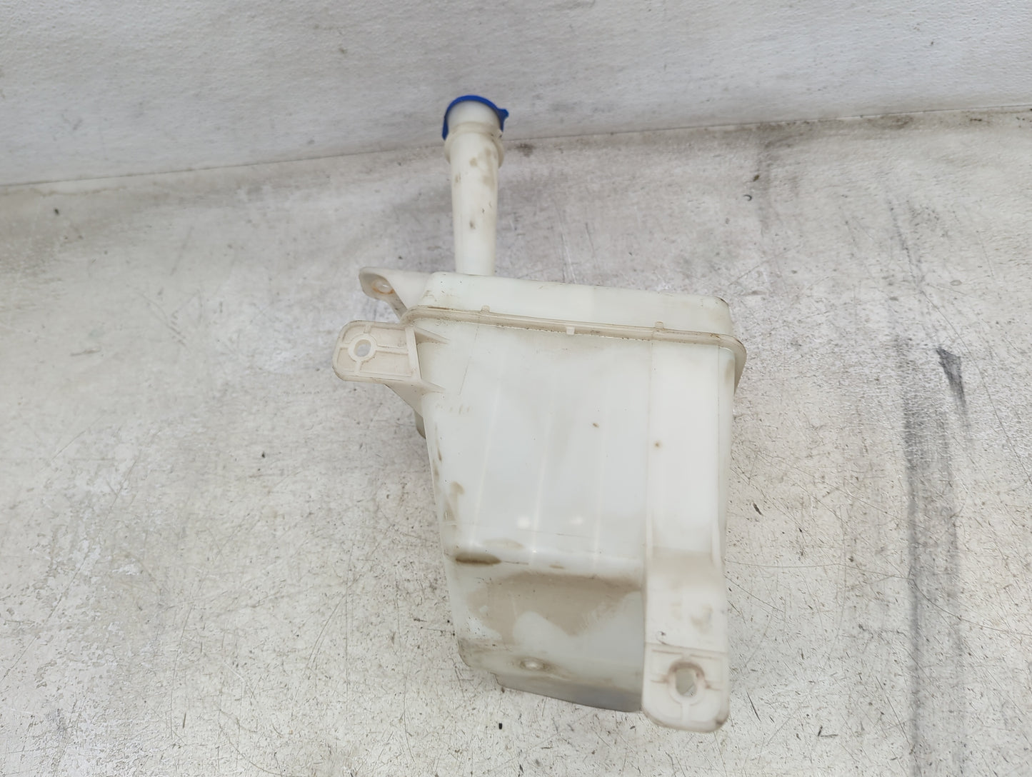 2009-2011 Chevrolet Aveo Windshield Washer Fluid Reservoir Bottle 1482277 - Oemusedautoparts1.com
