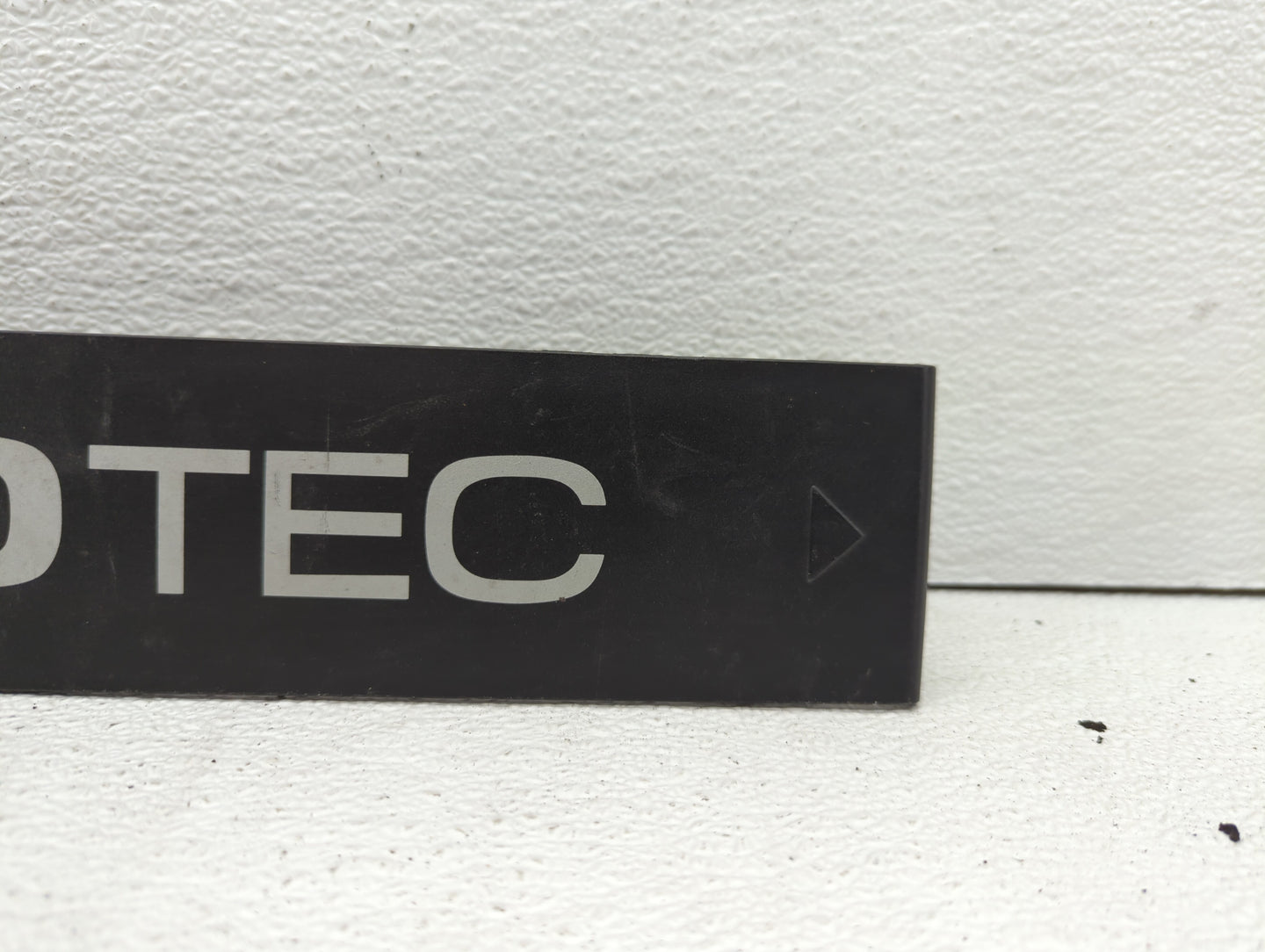 2010 Chevrolet Aveo Engine Cover - Oemusedautoparts1.com