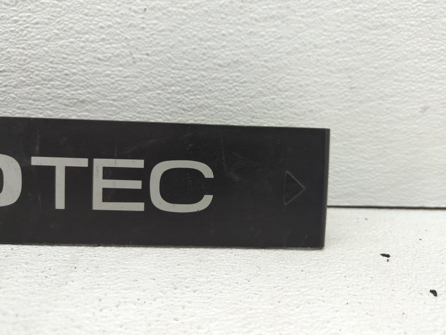 2010 Chevrolet Aveo Engine Cover - Oemusedautoparts1.com