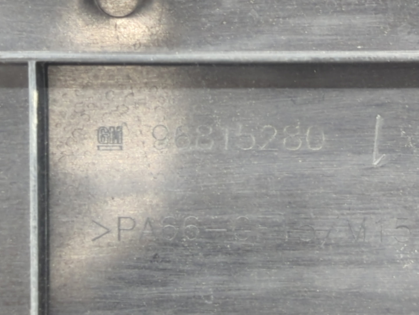 2010 Chevrolet Aveo Engine Cover - Oemusedautoparts1.com