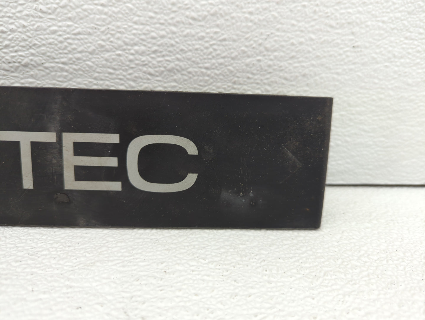 2010 Chevrolet Aveo Engine Cover - Oemusedautoparts1.com