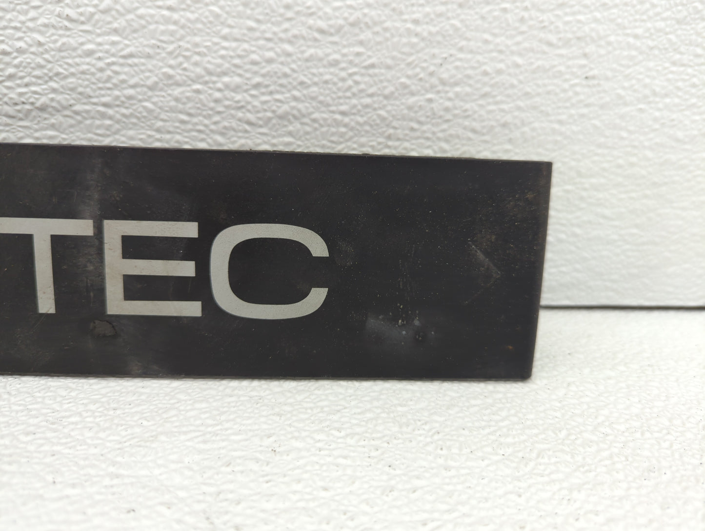 2010 Chevrolet Aveo Engine Cover - Oemusedautoparts1.com