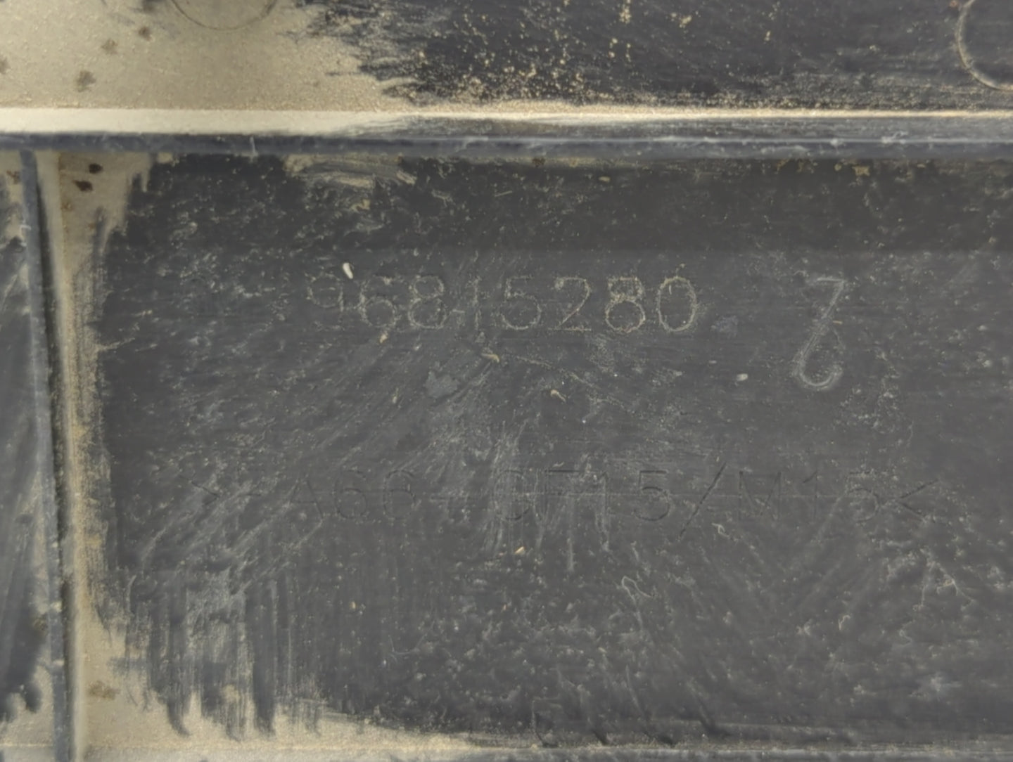 2010 Chevrolet Aveo Engine Cover - Oemusedautoparts1.com