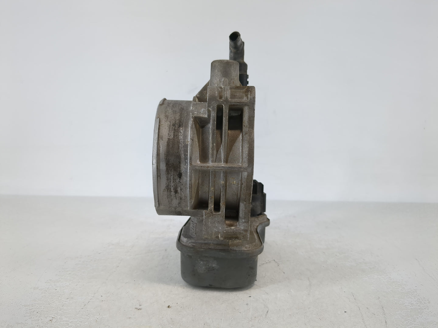 2010-2011 Chevrolet Camaro Throttle Body P/N:01611F0166 Fits Fits 2007 2008 2009 2010 2011 2012 OEM Used Auto Parts - Oemuse