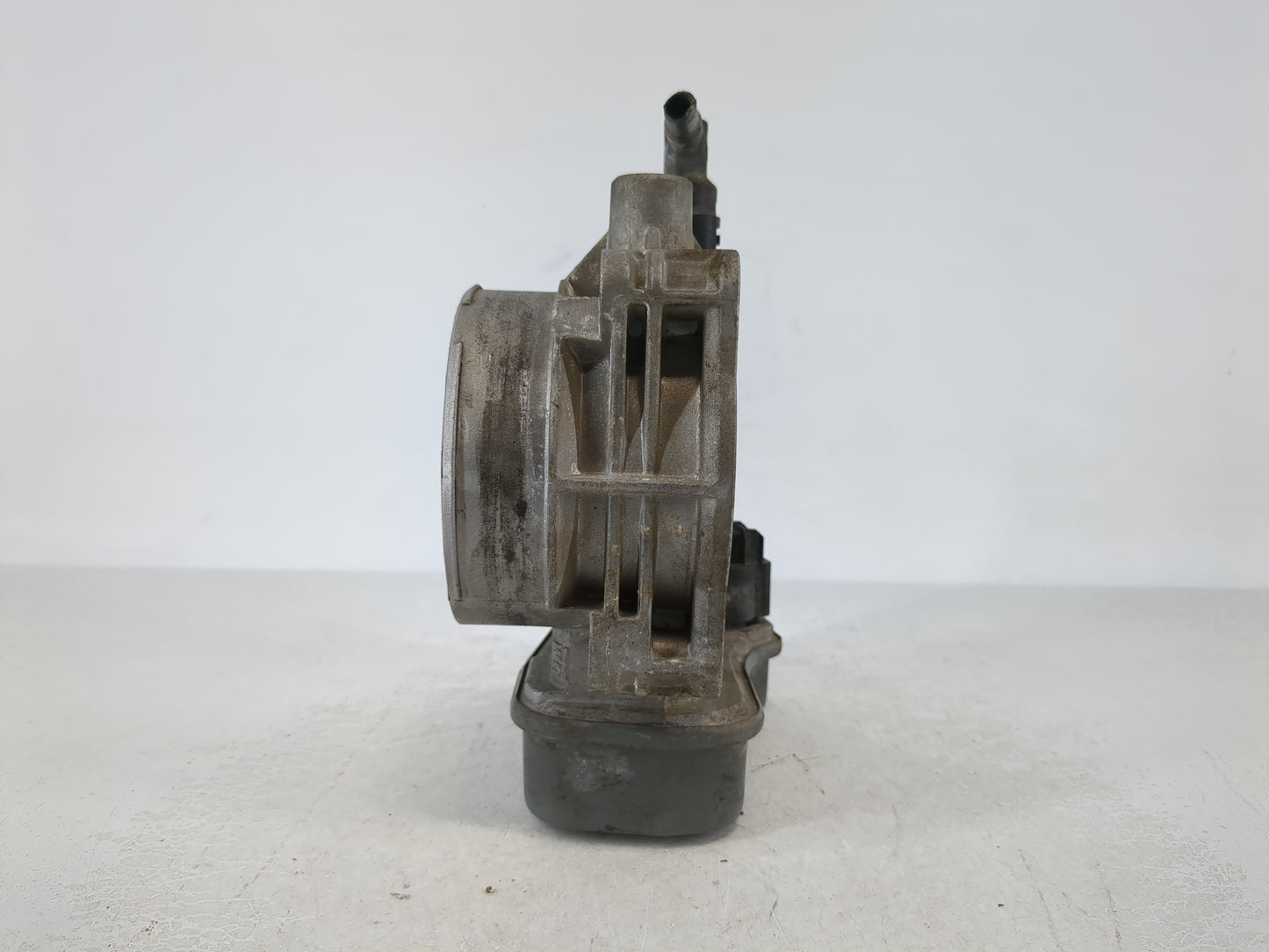 2010-2011 Chevrolet Camaro Throttle Body P/N:01611F0166 Fits Fits 2007 2008 2009 2010 2011 2012 OEM Used Auto Parts - Oemuse