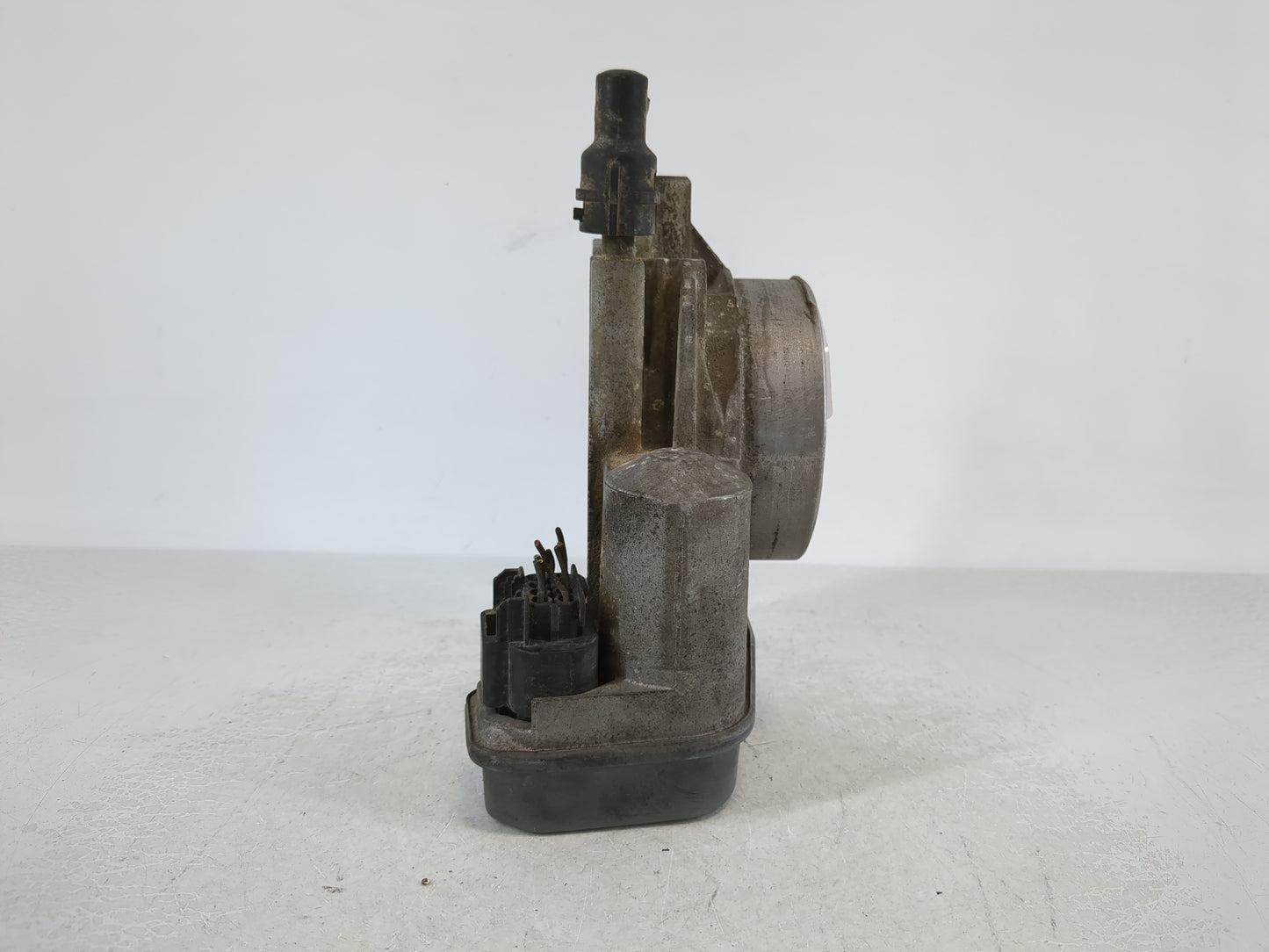 2010-2011 Chevrolet Camaro Throttle Body P/N:01611F0166 Fits Fits 2007 2008 2009 2010 2011 2012 OEM Used Auto Parts - Oemuse