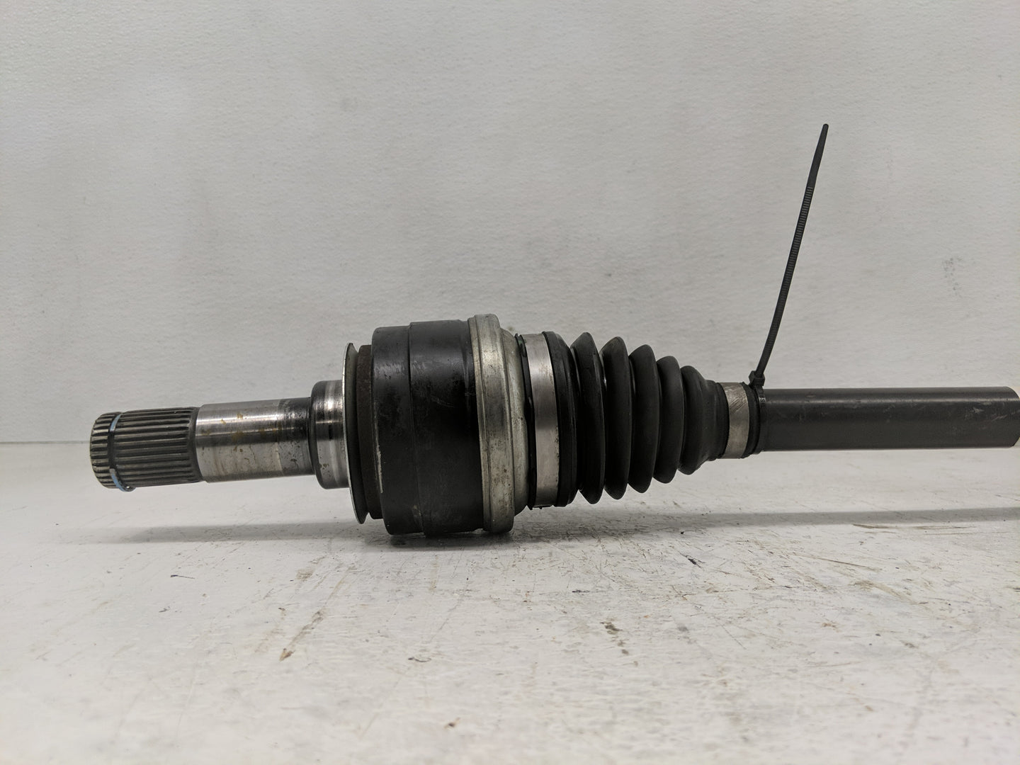 2010-2015 Chevrolet Camaro Axle Shaft Front Driver Cv C/v - Oemusedautoparts1.com