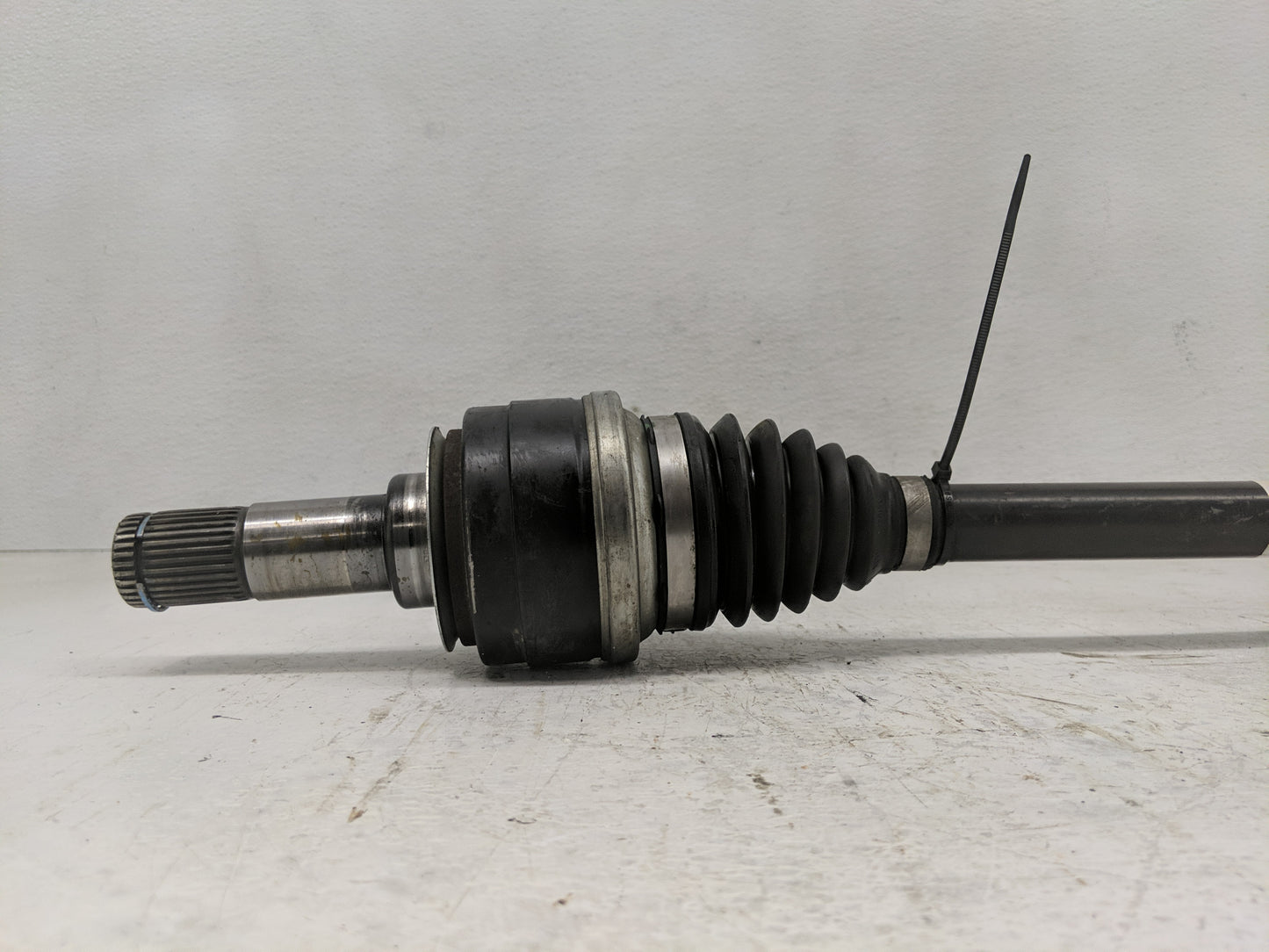 2010-2015 Chevrolet Camaro Axle Shaft Front Driver Cv C/v - Oemusedautoparts1.com